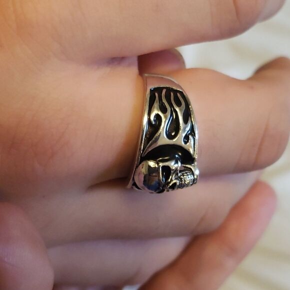 Skull Ring Fear Nothing Biker Flaming Skull - Picture 6 of 6